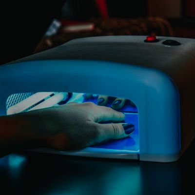Hand curing under a gel nail lamp